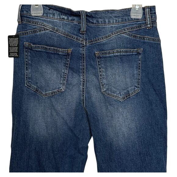 Fashion Nova Classic Blue Cropped Jeans. - Picture 6 of 8